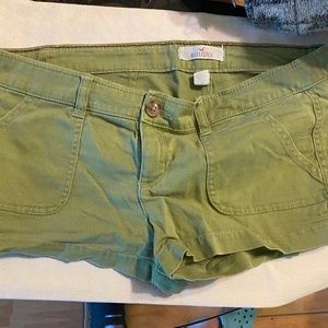 GREEN HOLLISTER KHAKI SHORTS WOMEN SIZE 7